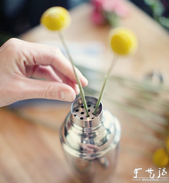 咖啡壶或调酒壶插花的教程 咖啡壶或调酒壶插花的教程