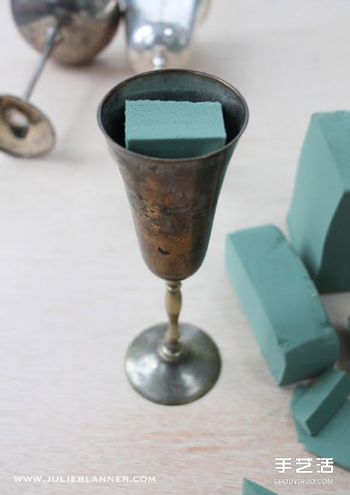 简易插花入门教程图解 所用花器是废旧圣杯~ 简易插花入门教程图解 所用花器是废旧圣杯~