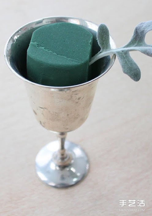 简易插花入门教程图解 所用花器是废旧圣杯~ 简易插花入门教程图解 所用花器是废旧圣杯~