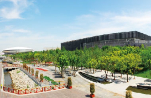 建筑与自然完美融合！某现代文体中心景观绿化工程，打造未来城市新地标！